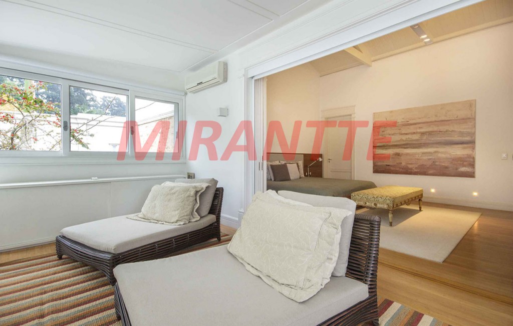 Sobrado de 1100m² com 5 quartos em Morumbi