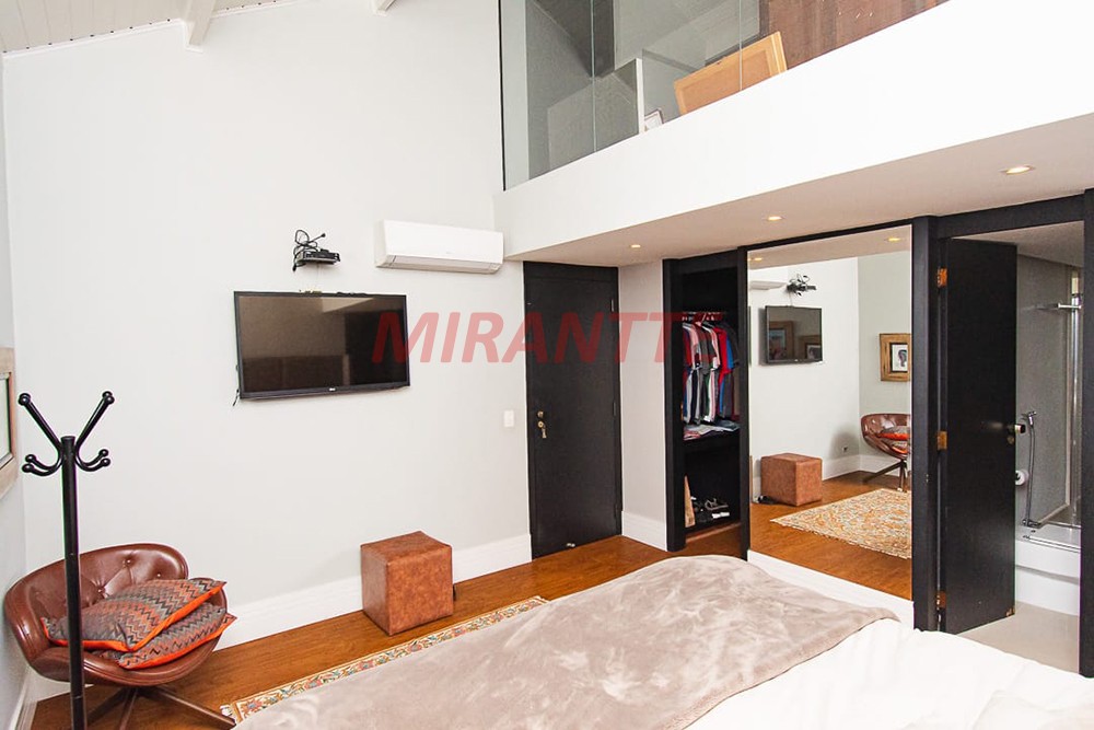 Sobrado de 320m² com 4 quartos em Jardim Bibi