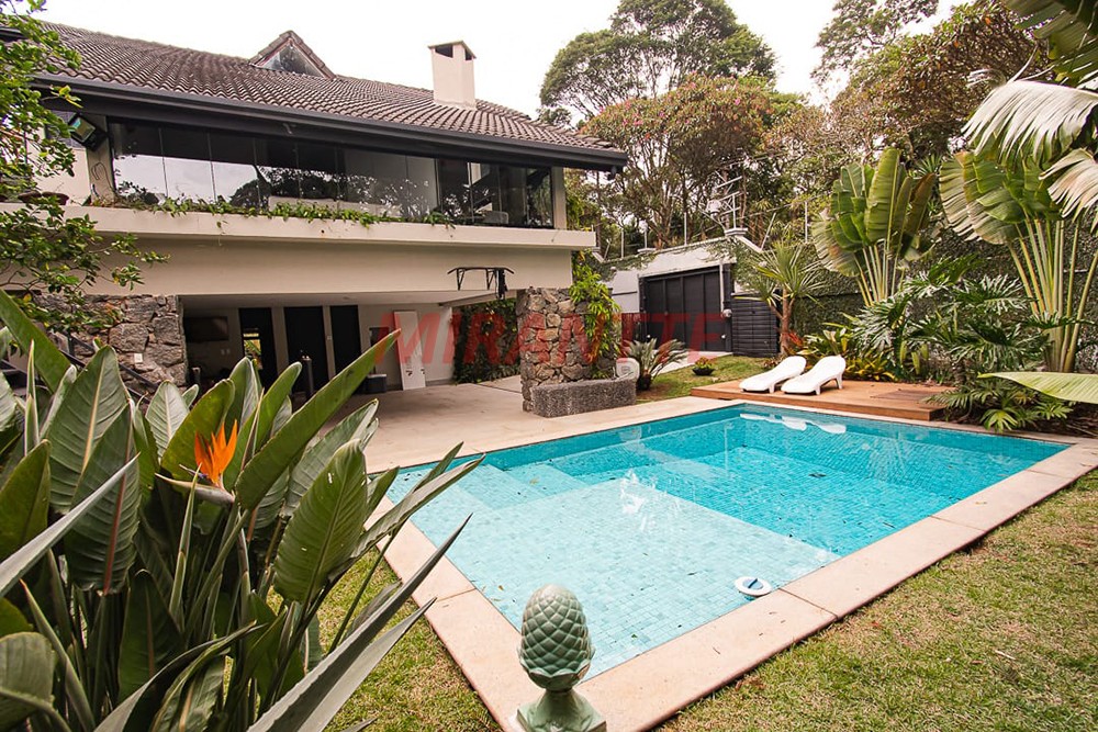 Sobrado de 320m² com 4 quartos em Jardim Bibi