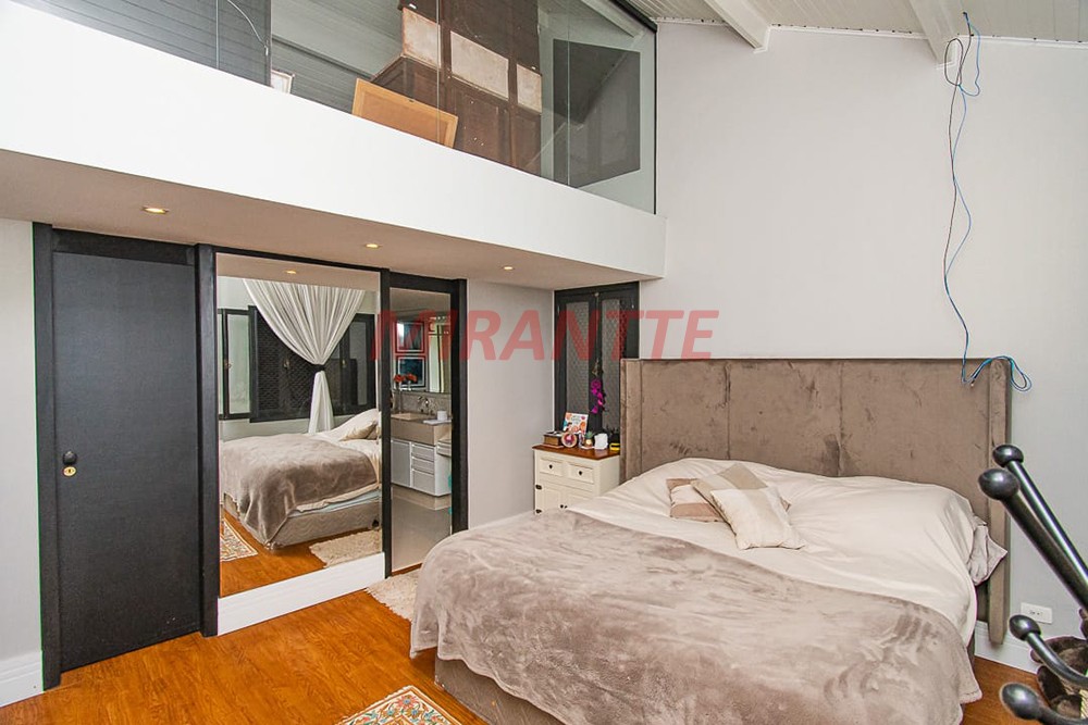 Sobrado de 320m² com 4 quartos em Jardim Bibi