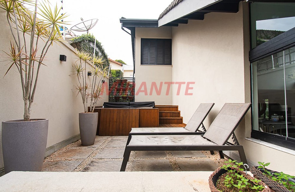 Sobrado de 320m² com 4 quartos em Jardim Bibi