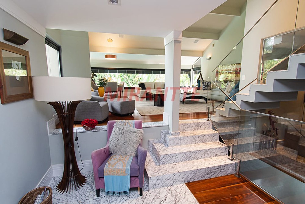 Sobrado de 320m² com 4 quartos em Jardim Bibi