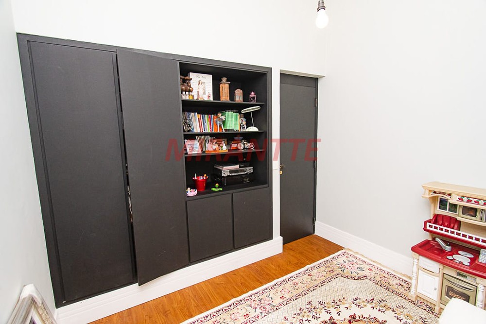 Sobrado de 320m² com 4 quartos em Jardim Bibi