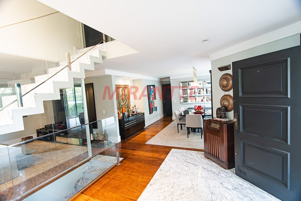 Sobrado de 320m² com 4 quartos em Jardim Bibi