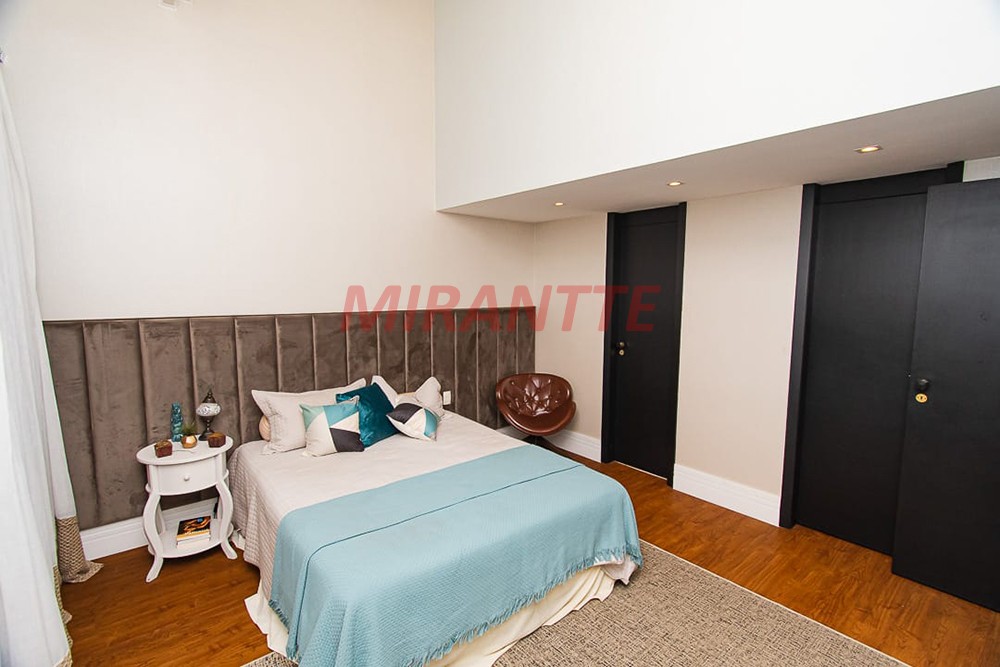 Sobrado de 320m² com 4 quartos em Jardim Bibi