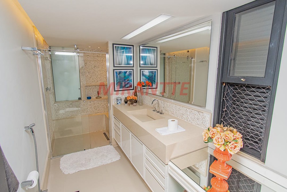 Sobrado de 320m² com 4 quartos em Jardim Bibi