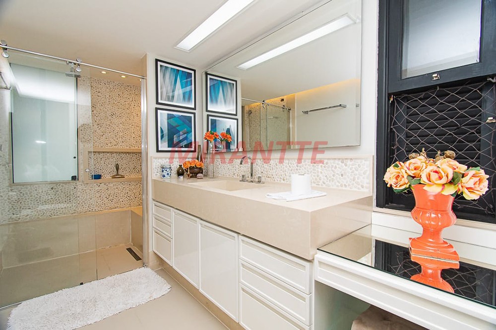 Sobrado de 320m² com 4 quartos em Jardim Bibi
