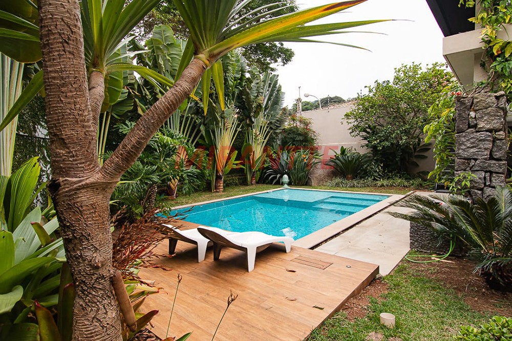 Sobrado de 320m² com 4 quartos em Jardim Bibi