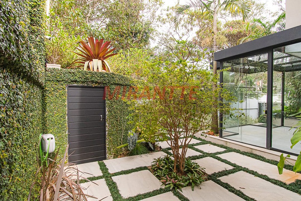 Sobrado de 320m² com 4 quartos em Jardim Bibi