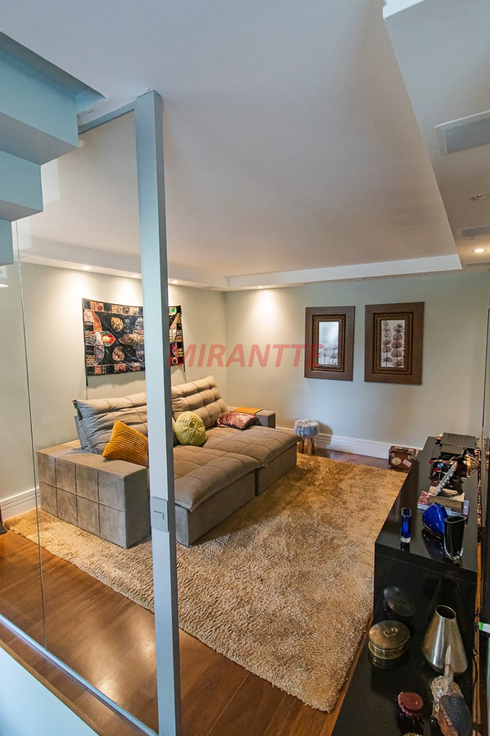 Sobrado de 320m² com 4 quartos em Jardim Bibi
