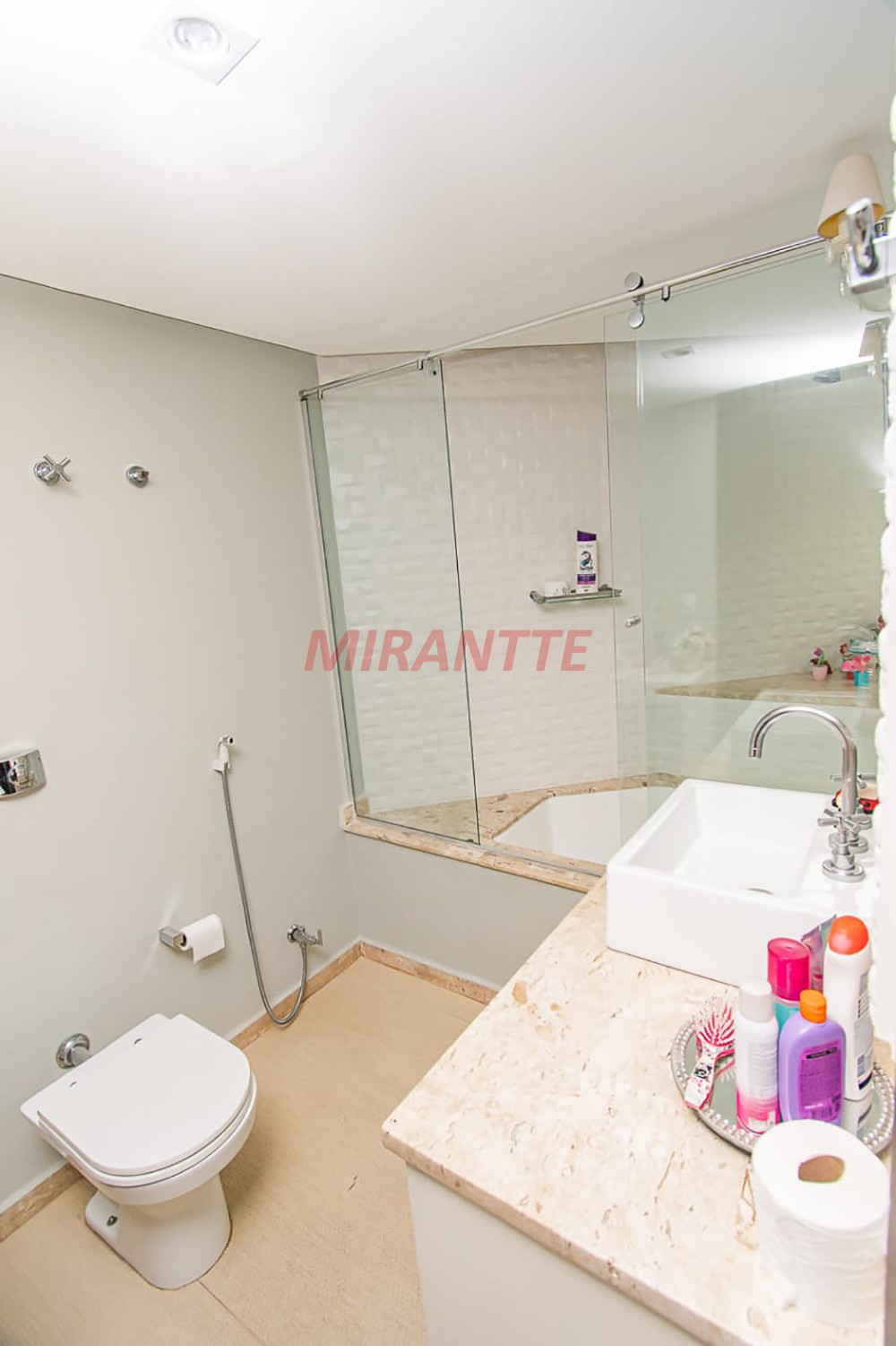 Sobrado de 320m² com 4 quartos em Jardim Bibi