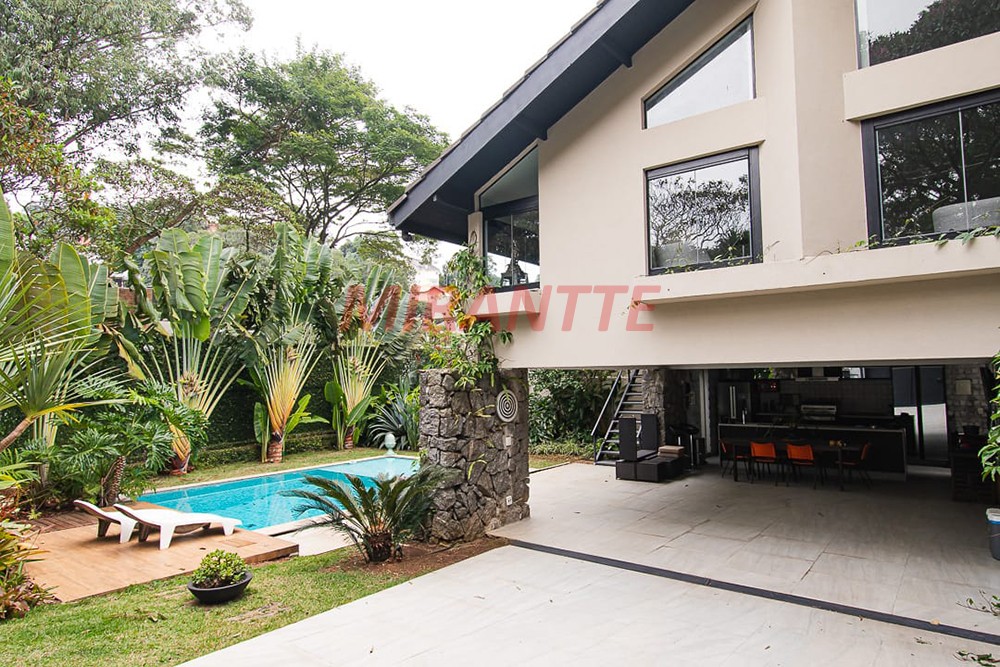Sobrado de 320m² com 4 quartos em Jardim Bibi