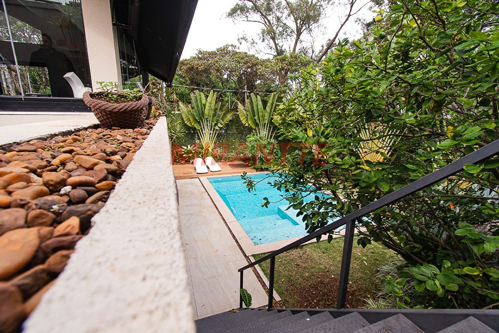 Sobrado de 320m² com 4 quartos em Jardim Bibi