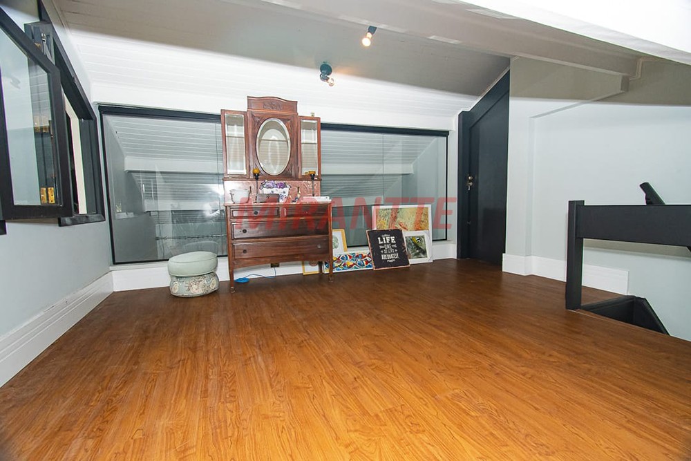 Sobrado de 320m² com 4 quartos em Jardim Bibi