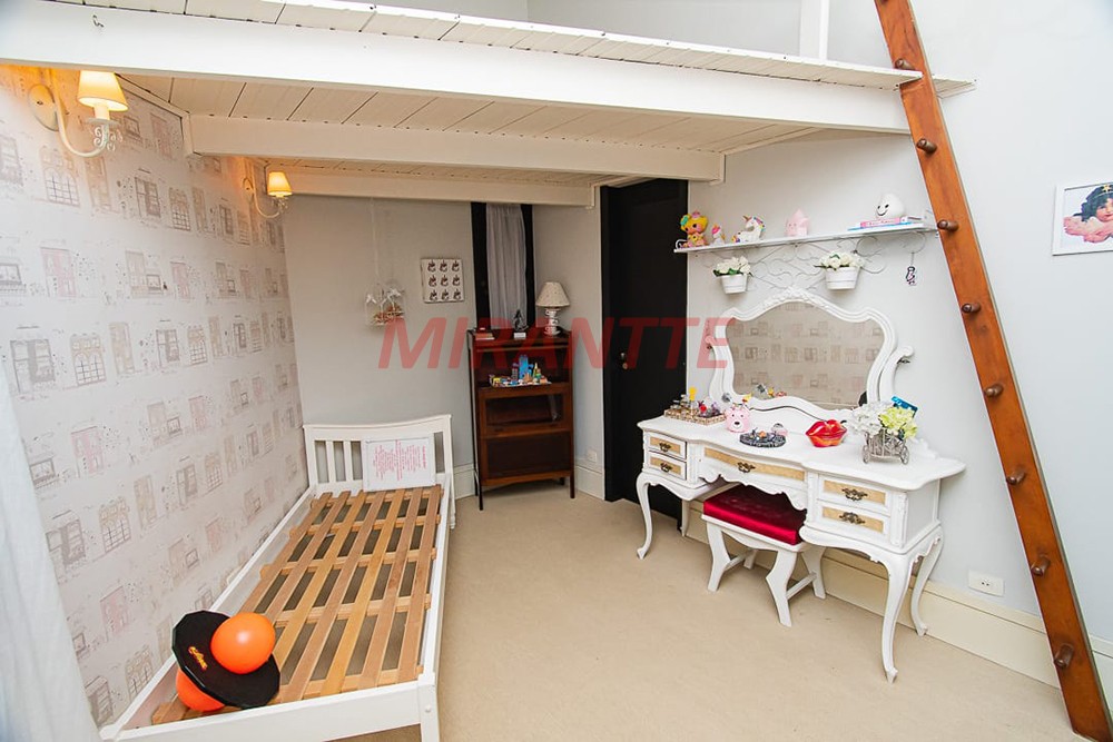 Sobrado de 320m² com 4 quartos em Jardim Bibi