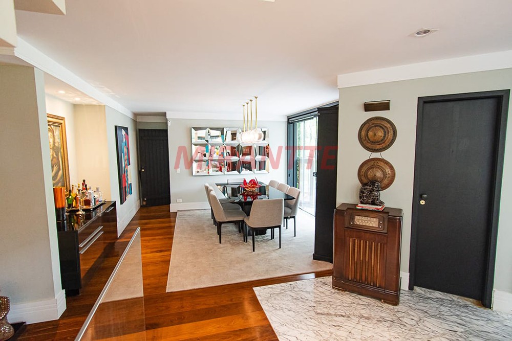 Sobrado de 320m² com 4 quartos em Jardim Bibi