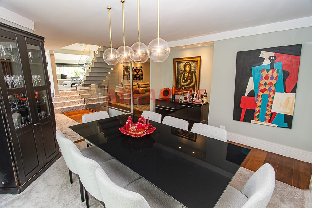 Sobrado de 320m² com 4 quartos em Jardim Bibi