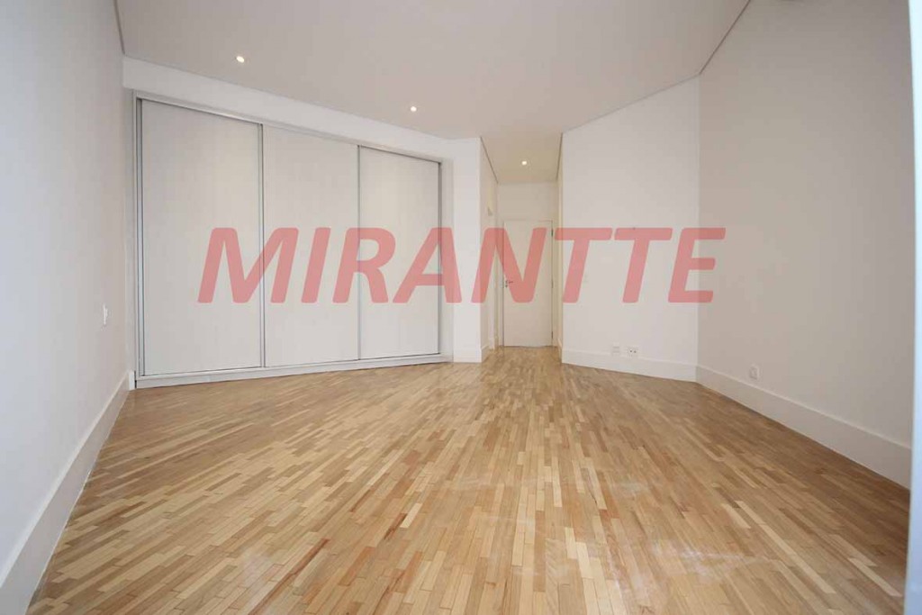 Apartamento com 3 quartos em Moema