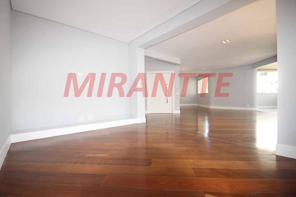 Apartamento com 3 quartos em Moema