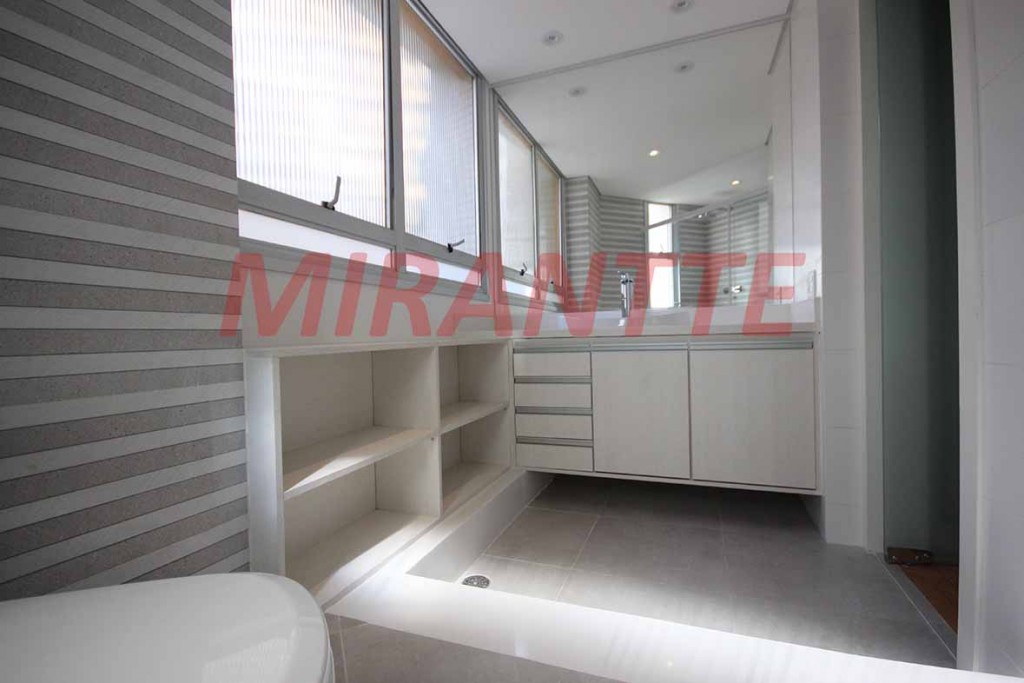Apartamento com 3 quartos em Moema
