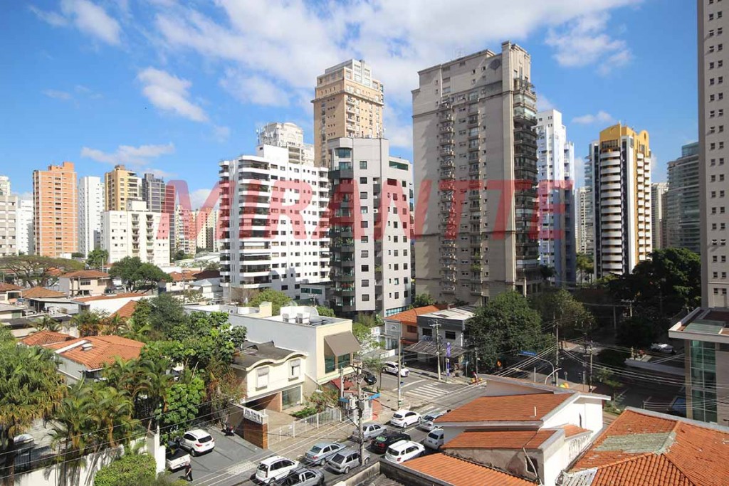 Apartamento com 3 quartos em Moema