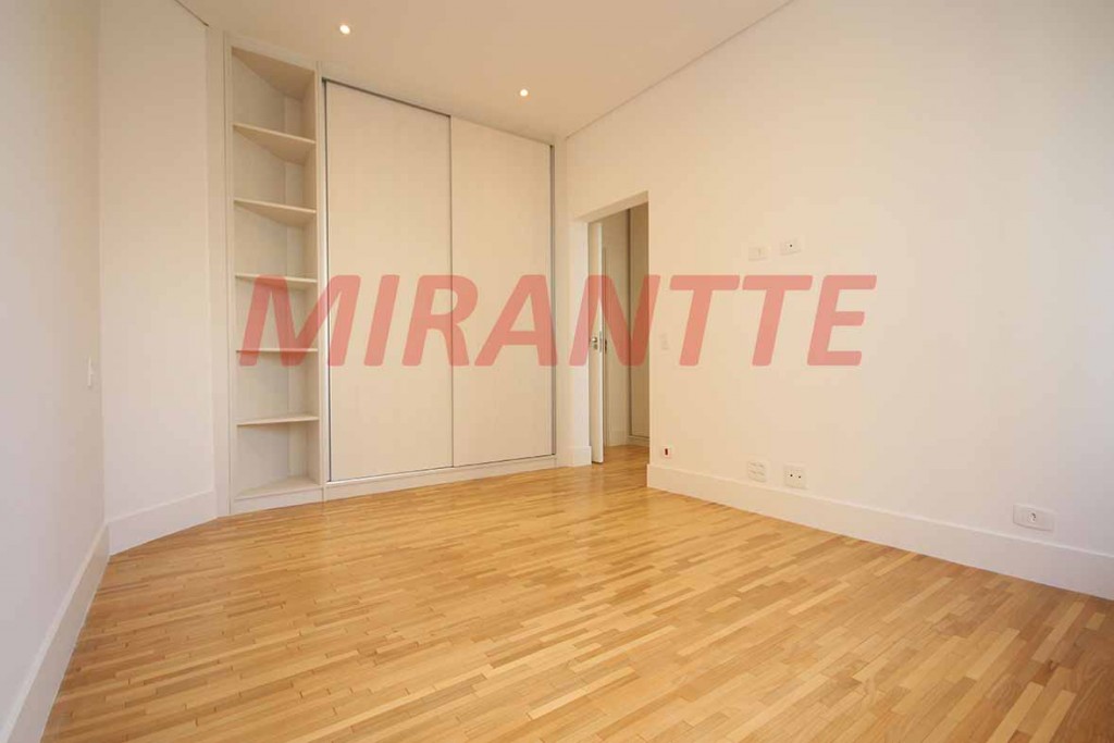 Apartamento com 3 quartos em Moema