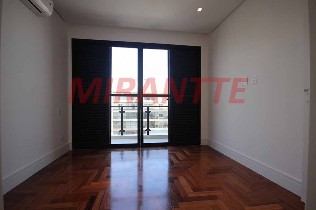 Apartamento com 3 quartos em Moema