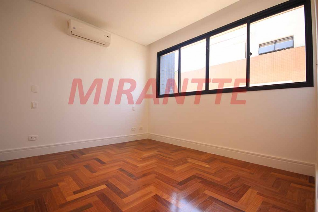 Apartamento com 3 quartos em Moema