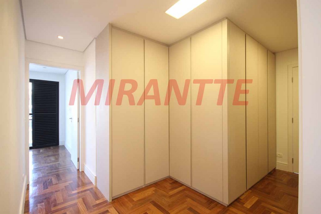 Apartamento com 3 quartos em Moema