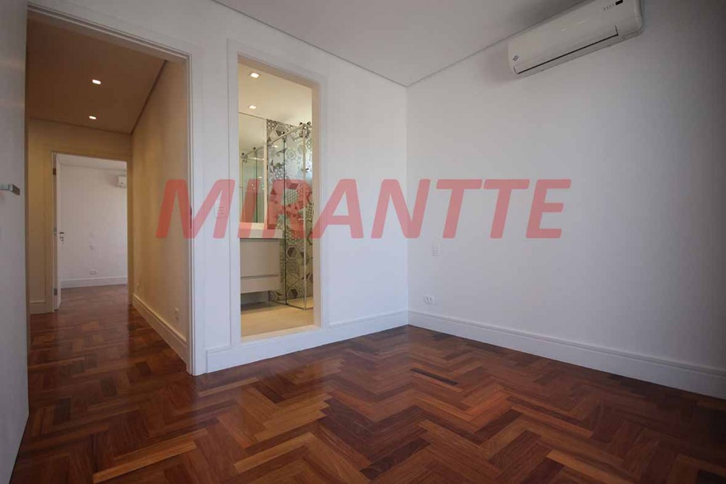 Apartamento com 3 quartos em Moema