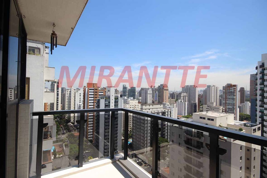 Apartamento com 3 quartos em Moema