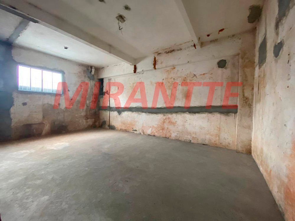 Comercial de 950m² em Jaçana