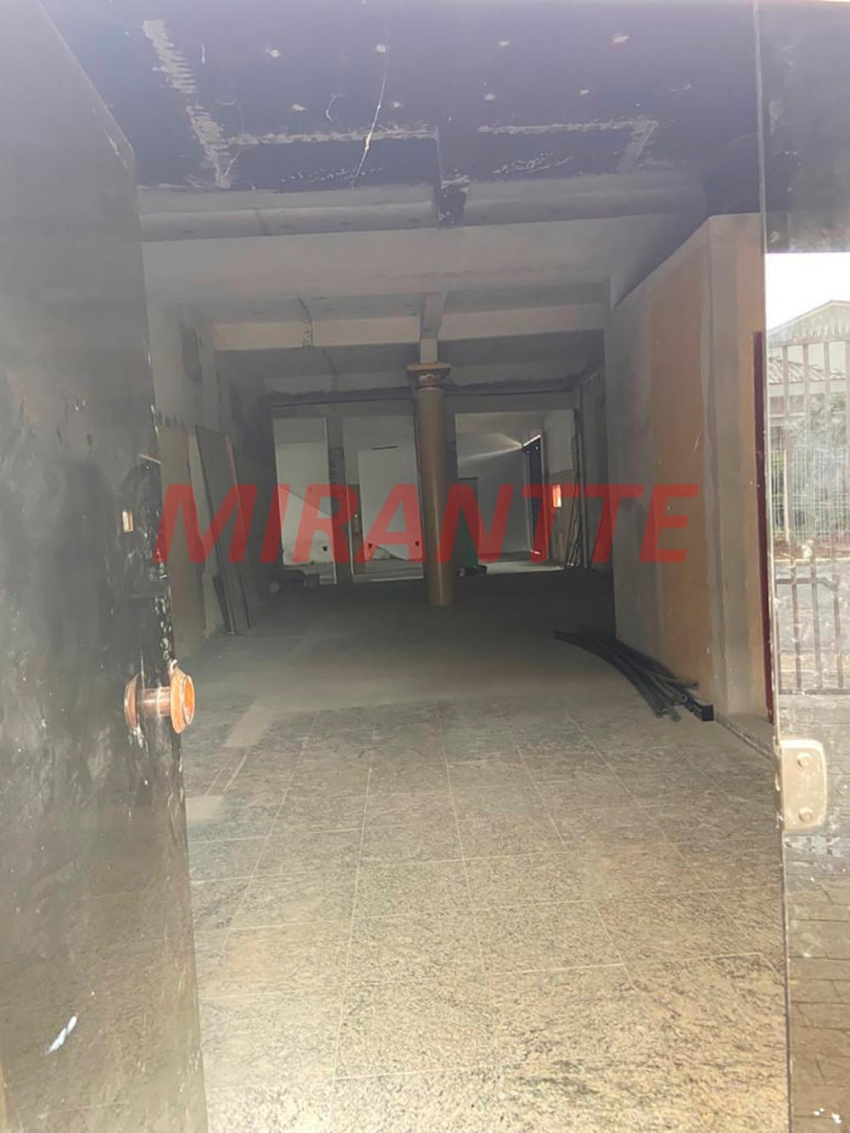 Comercial de 950m² em Jaçana