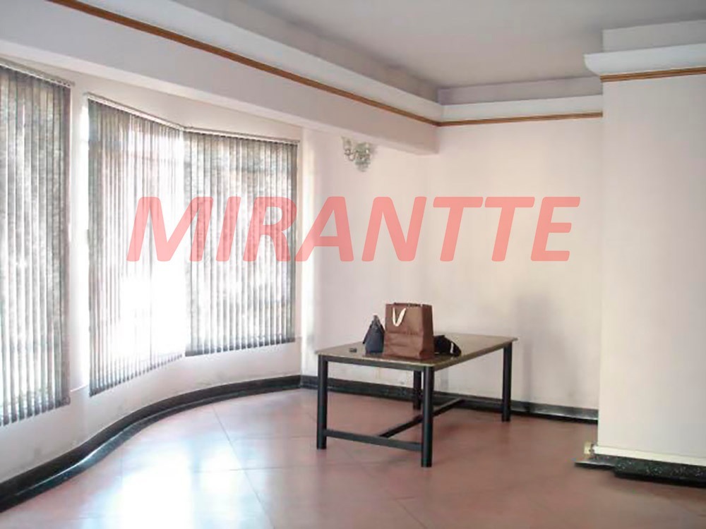 Comercial de 950m² em Jaçana