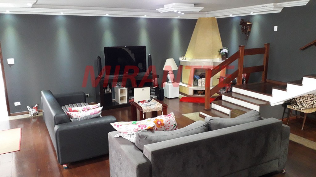 Sobrado de 150m² com 4 quartos em Jardim Guapíra