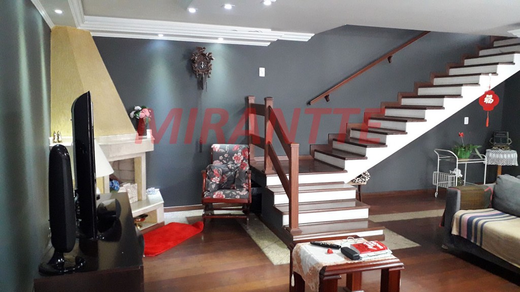 Sobrado de 150m² com 4 quartos em Jardim Guapíra