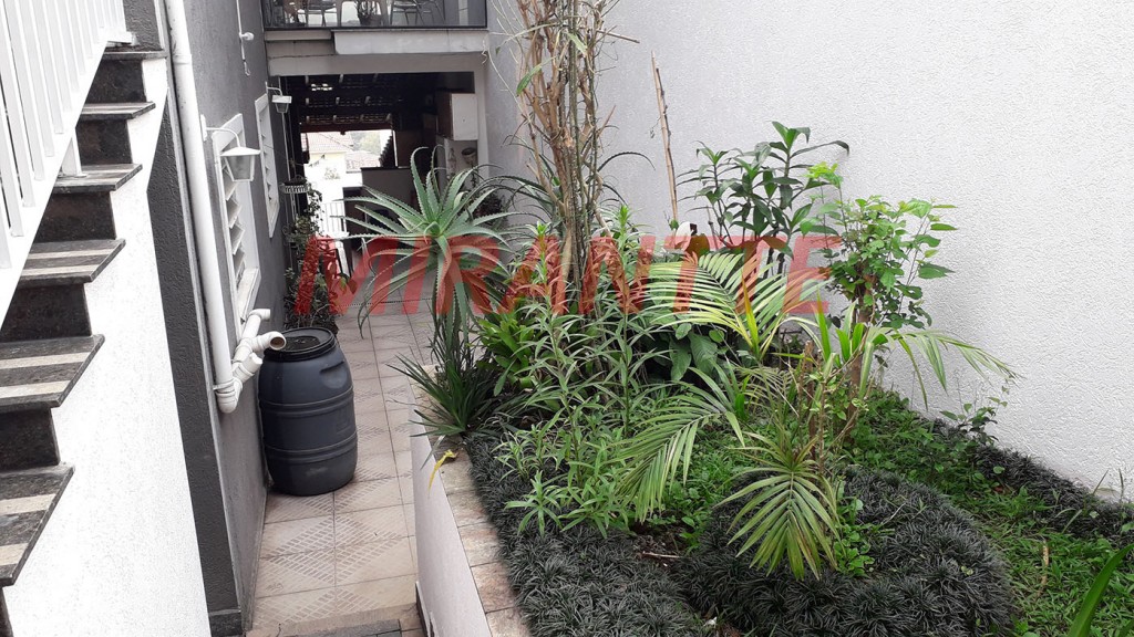 Sobrado de 150m² com 4 quartos em Jardim Guapíra
