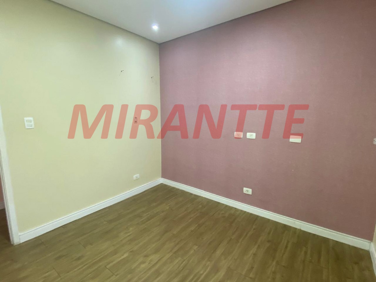 Comercial de 637m² em Santana