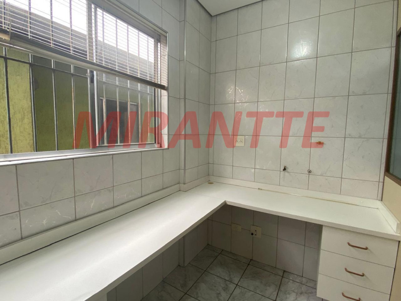 Comercial de 637m² em Santana