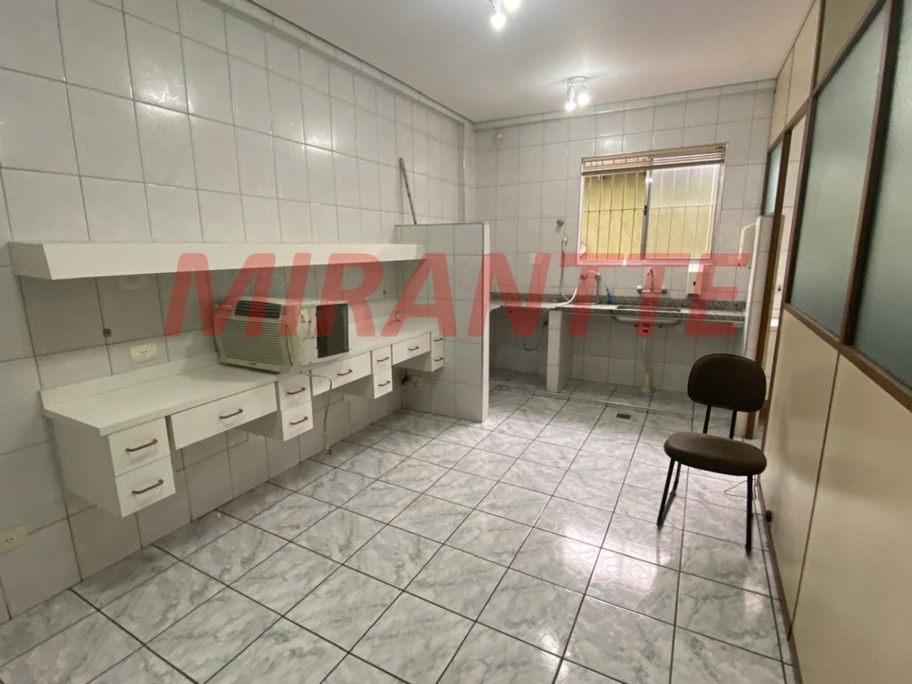 Comercial de 637m² em Santana