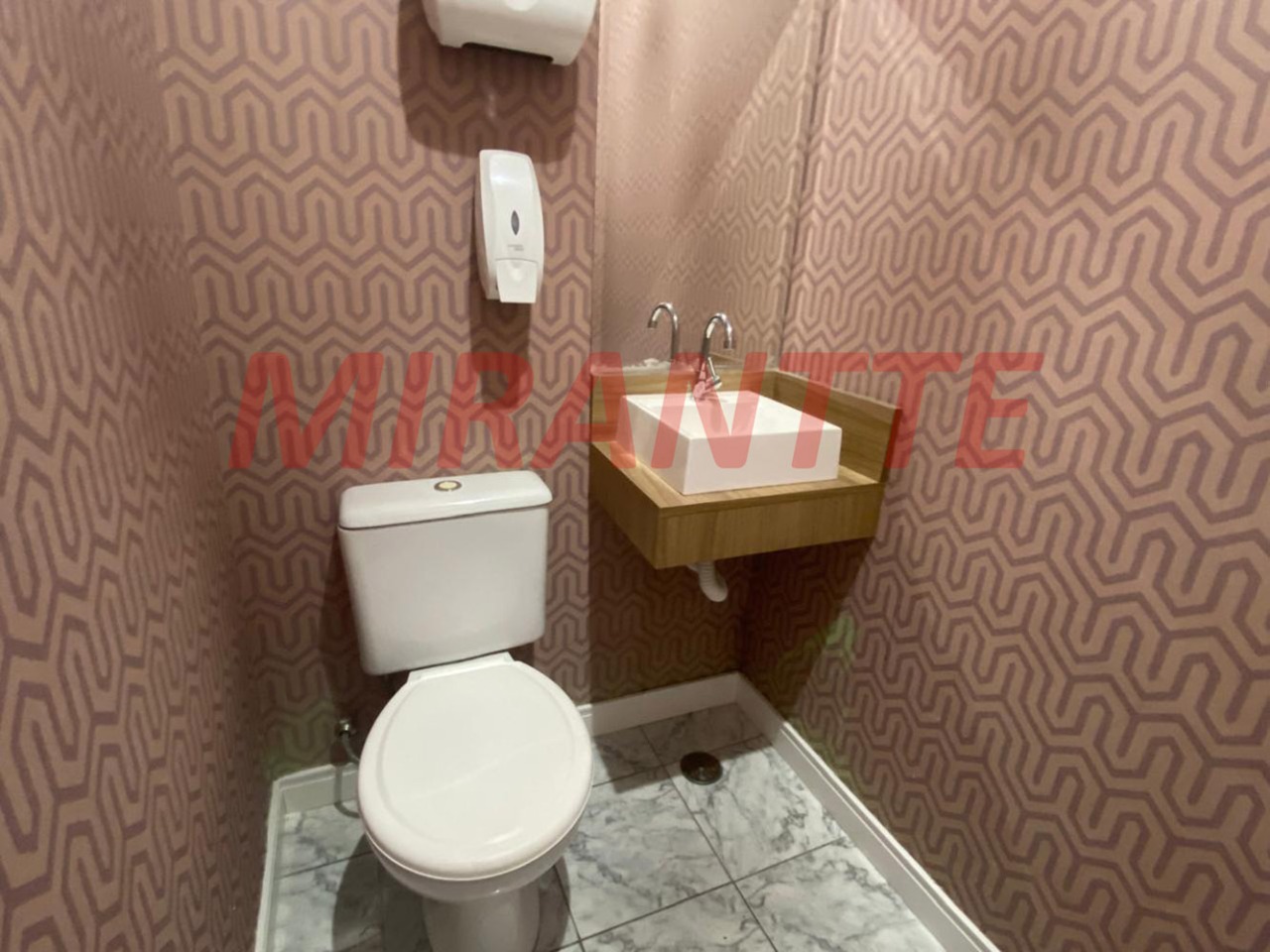 Comercial de 637m² em Santana