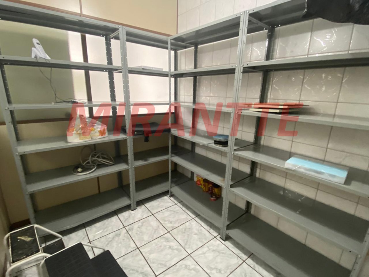 Comercial de 637m² em Santana