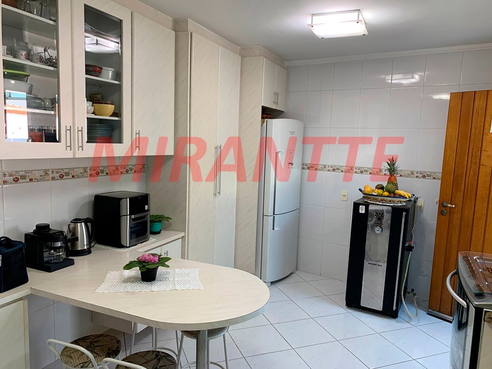 Sobrado de 153m² com 3 quartos em Vila Nivi