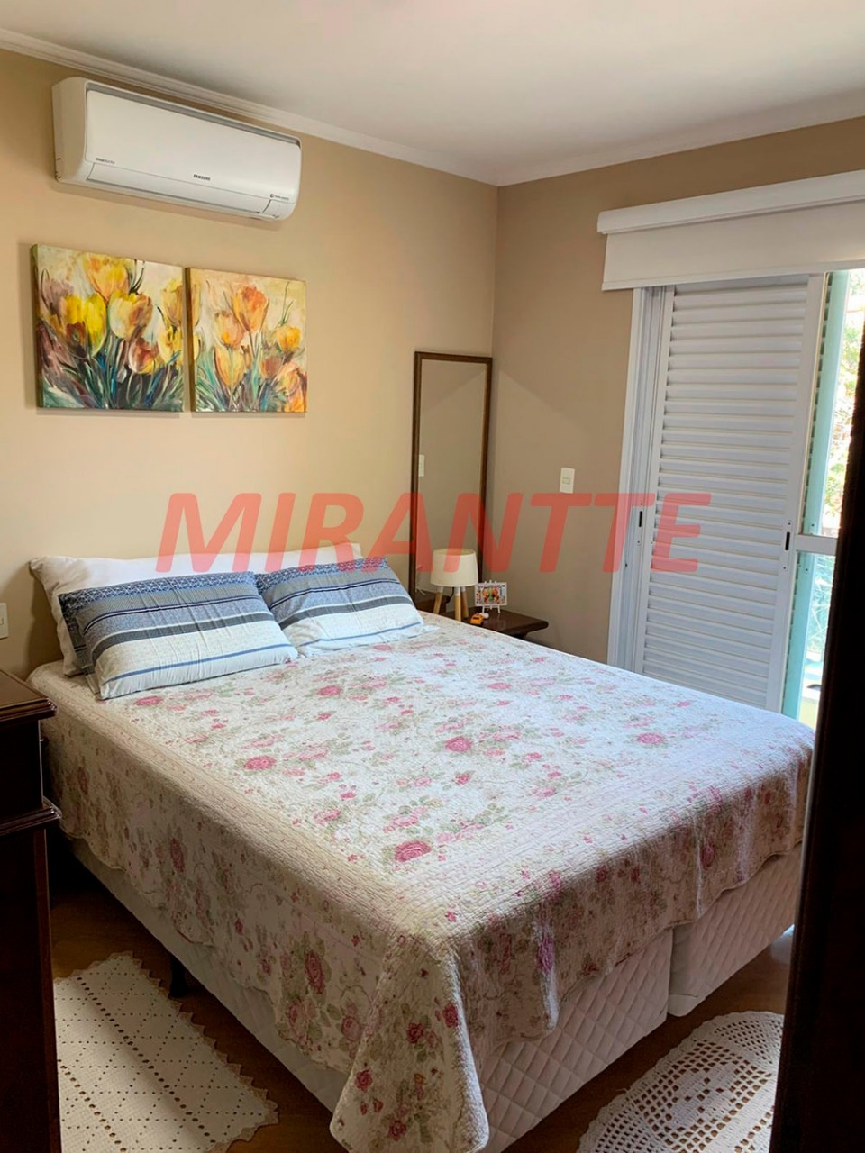 Sobrado de 153m² com 3 quartos em Vila Nivi