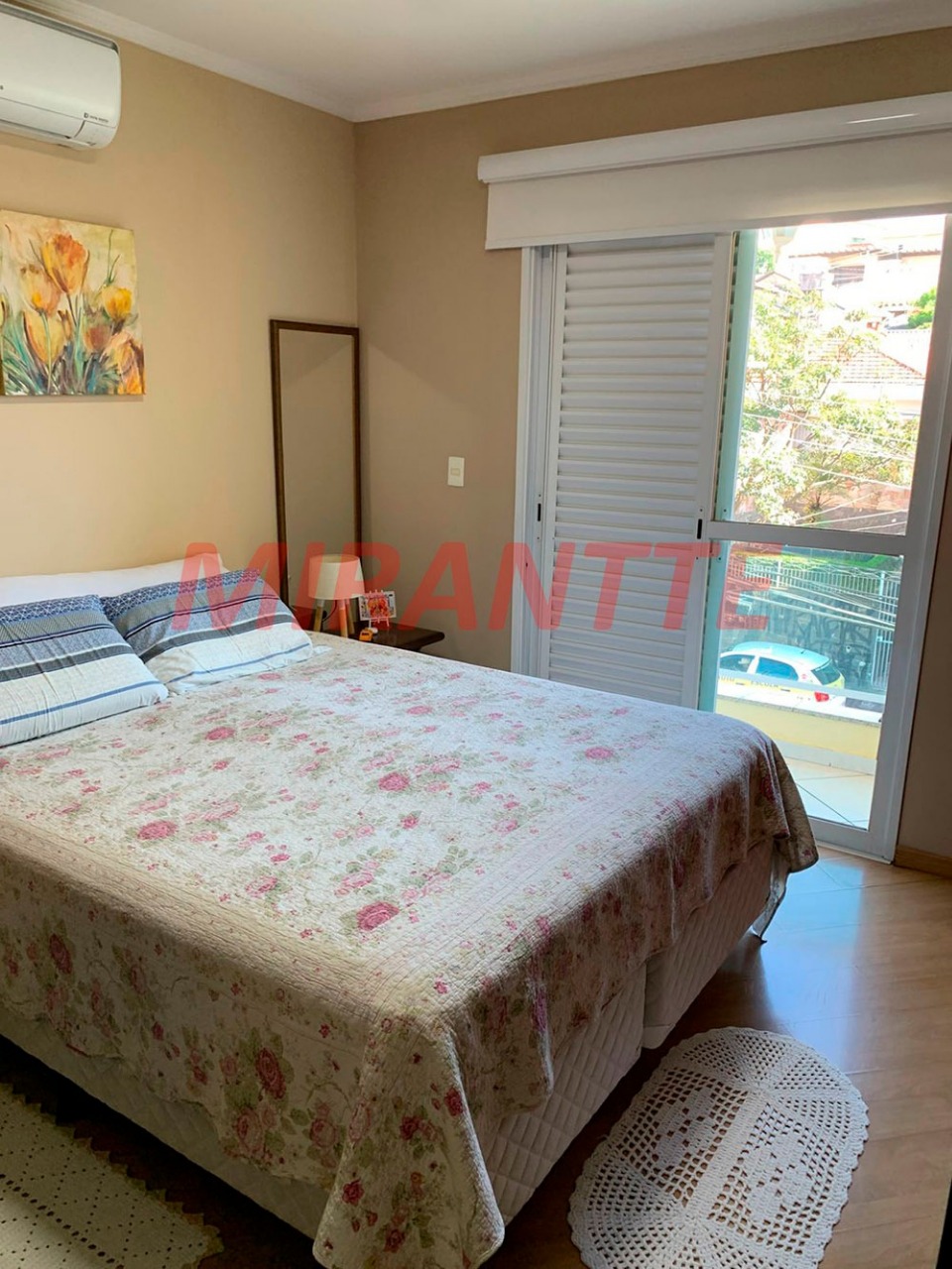 Sobrado de 153m² com 3 quartos em Vila Nivi