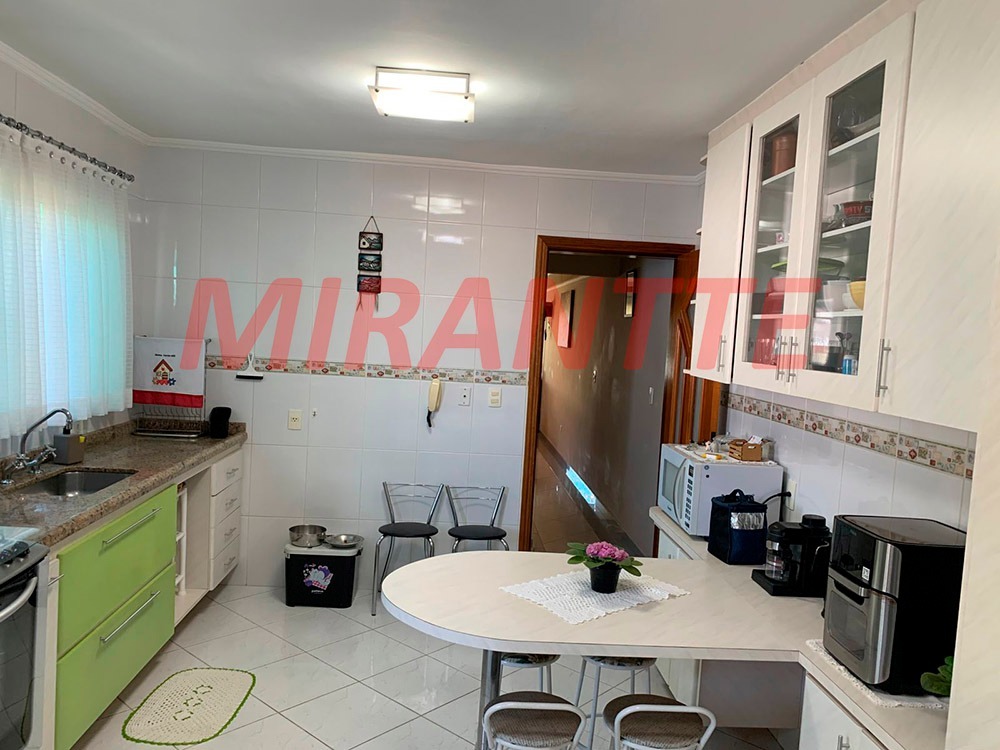Sobrado de 153m² com 3 quartos em Vila Nivi