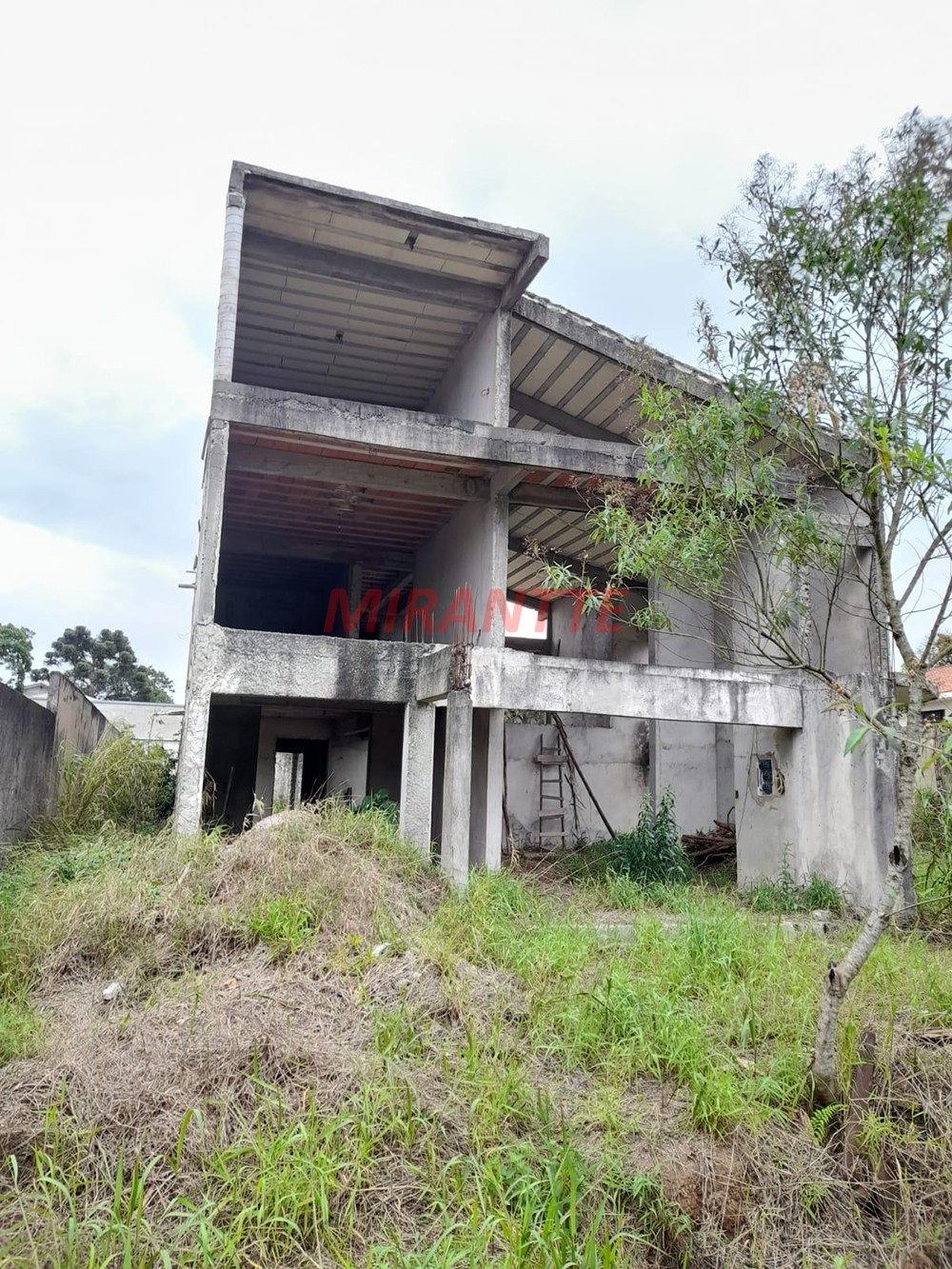 Sobrado de 400m² com 4 quartos em Serra da Cantareira