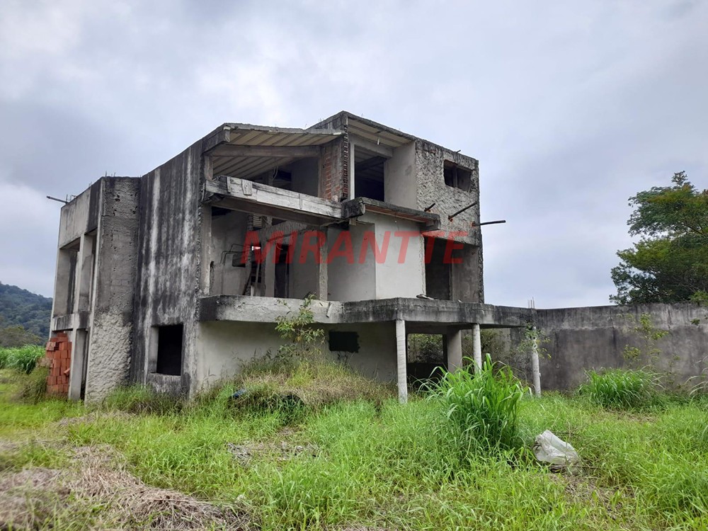 Sobrado de 400m² com 4 quartos em Serra da Cantareira