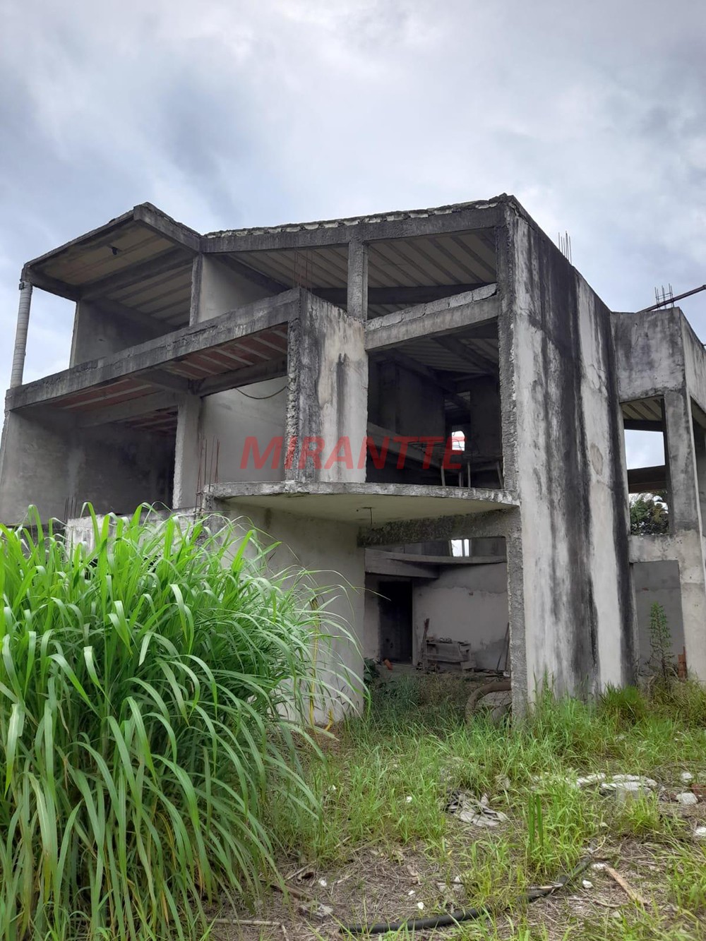 Sobrado de 400m² com 4 quartos em Serra da Cantareira