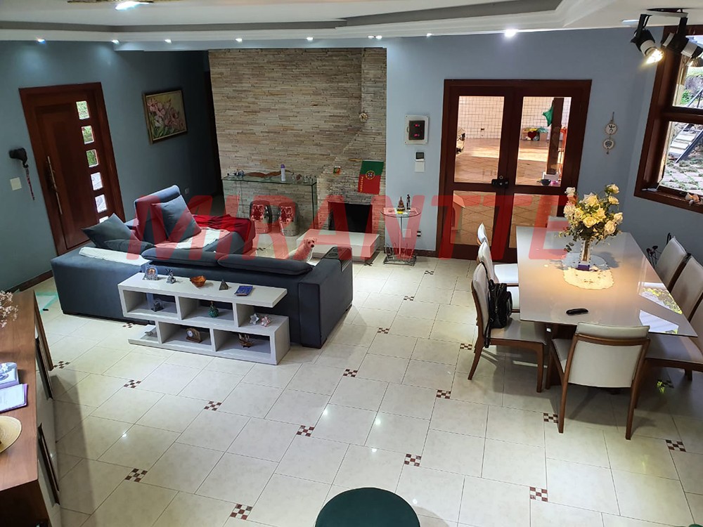 Sobrado de 250m² com 4 quartos em Serra Da Cantareira